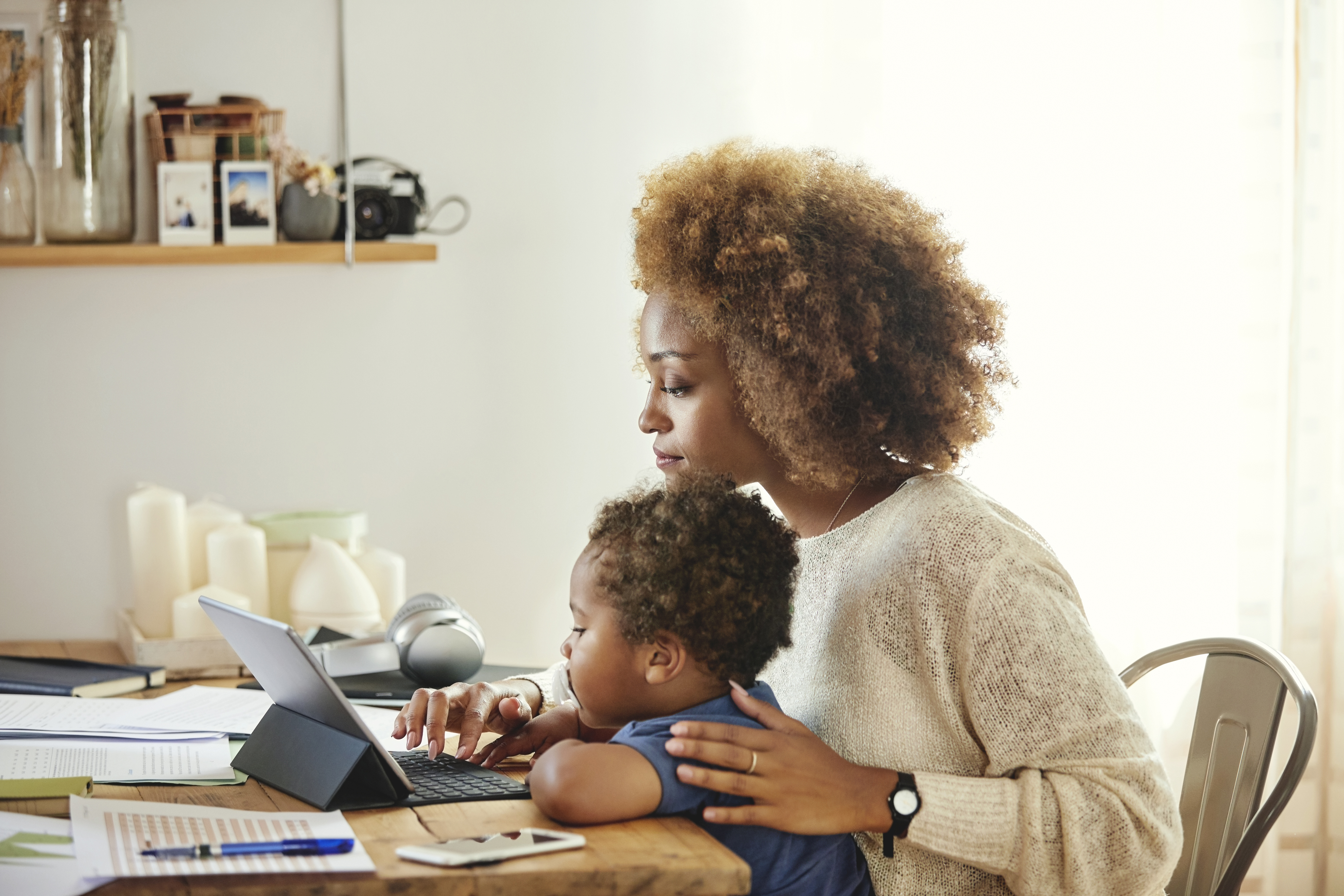 Ways To Effectively Balance Motherhood and WorkLife
